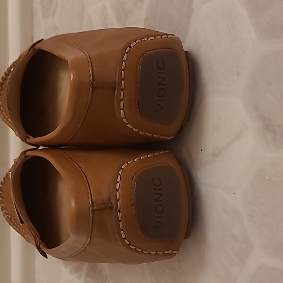 VIONIC camel flats - Picture 4 of 10